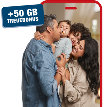 Familie mit zwei Kindern in inniger Umarmung mit Hinweis auf den Ortel Mobile Tarif Smart World XXL+ und 50 GB Treuebonus