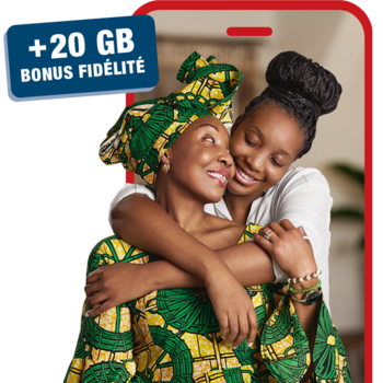 Liebevolle Umarmung zwischen Mutter und Tochter mit Hinweis auf den Ortel Mobile Tarif Smart World L+ mit 20 GB Treuebonus