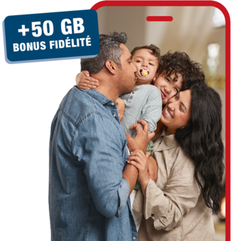 Familie mit zwei Kindern in inniger Umarmung mit Hinweis auf den Ortel Mobile Tarif Smart World XXL+ und 50 GB Treuebonus